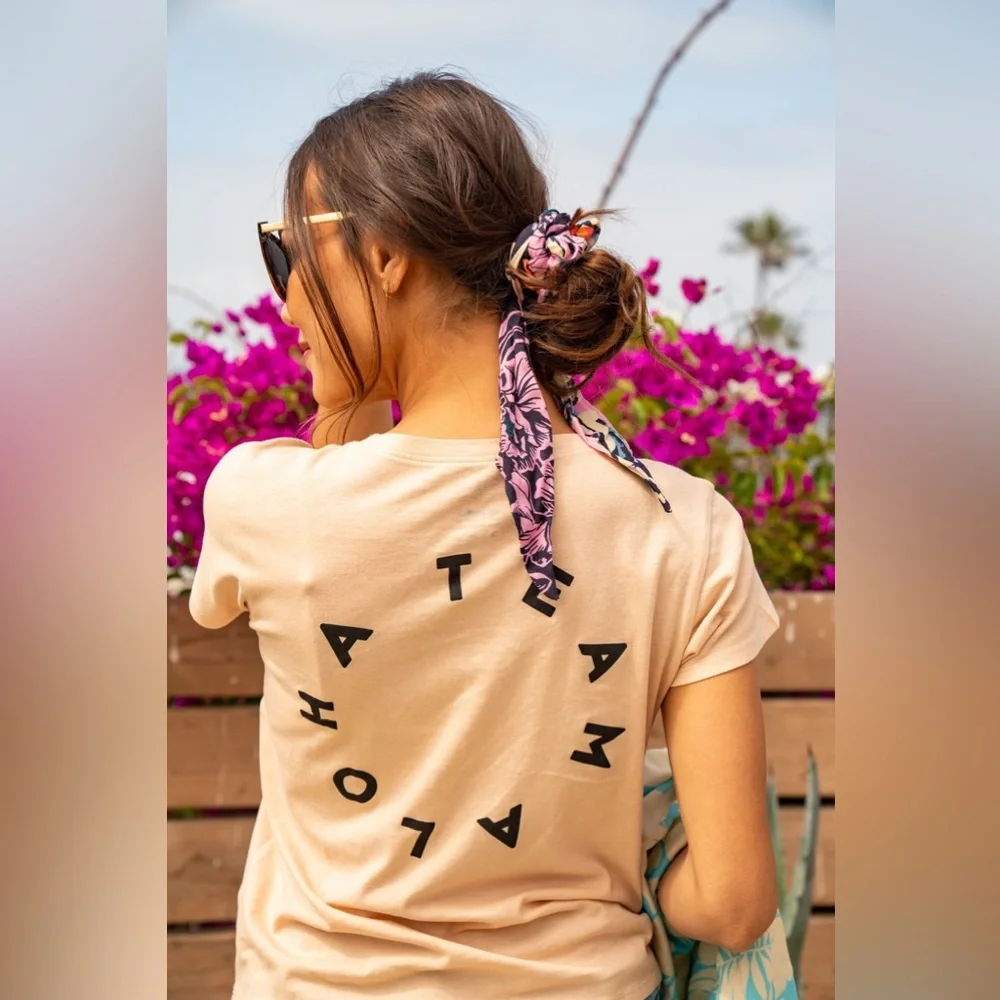 NEW Guava Shop Team Aloha Hawaiian Boutique XXL Tan Pocket T-shirt - Picture 2 of 9